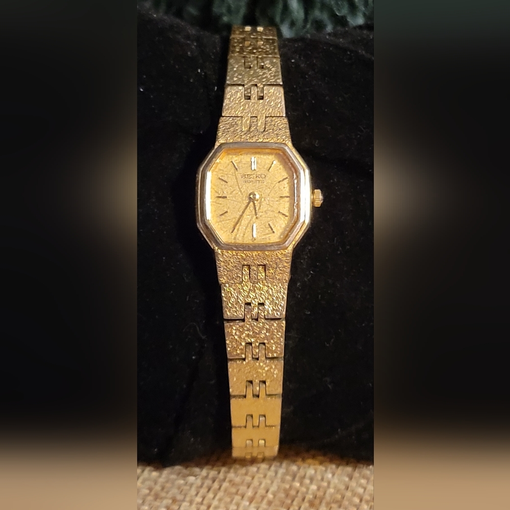Vintage Seiko Womens Quartz Watch Gold Tone Bracelet